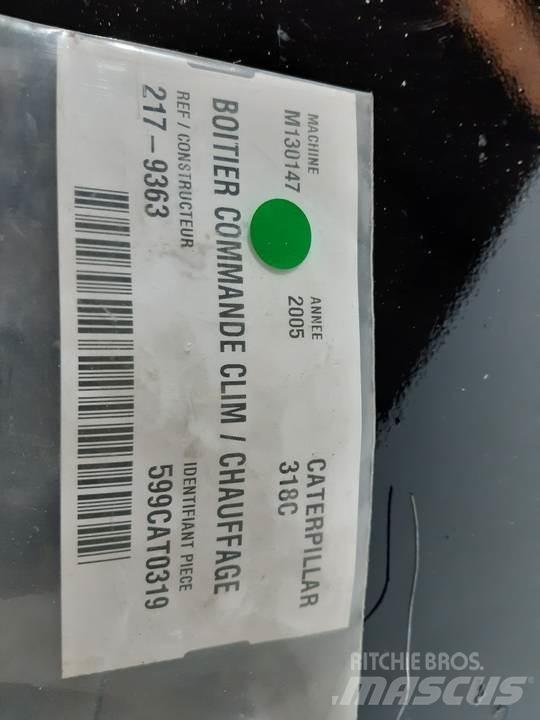 CAT 318C Vezetőfülke és belső tartozékok