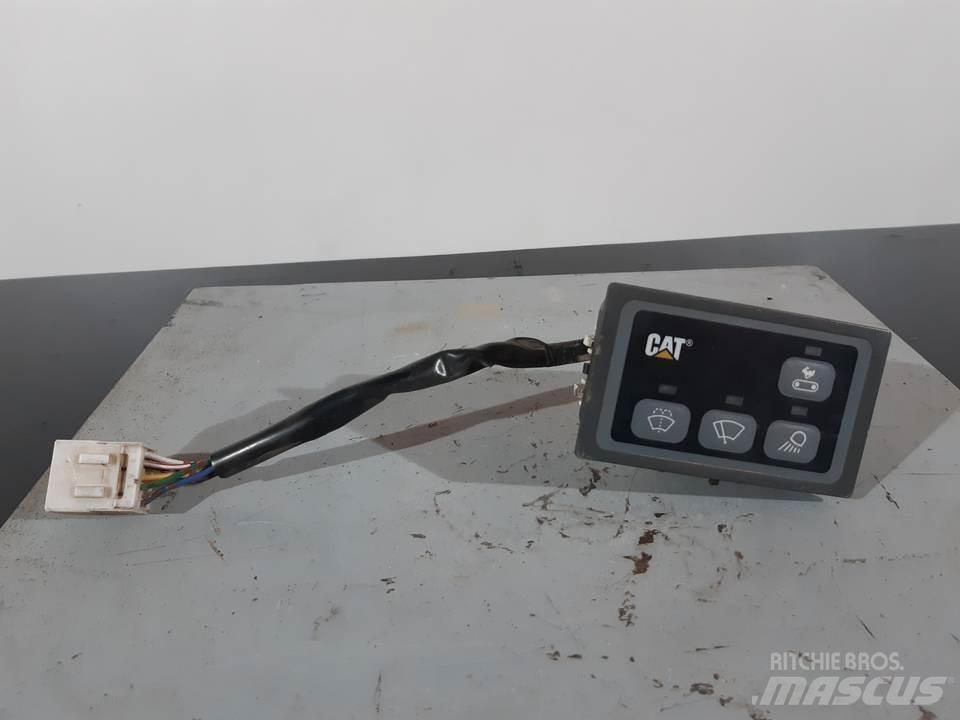 CAT 318C Vezetőfülke és belső tartozékok