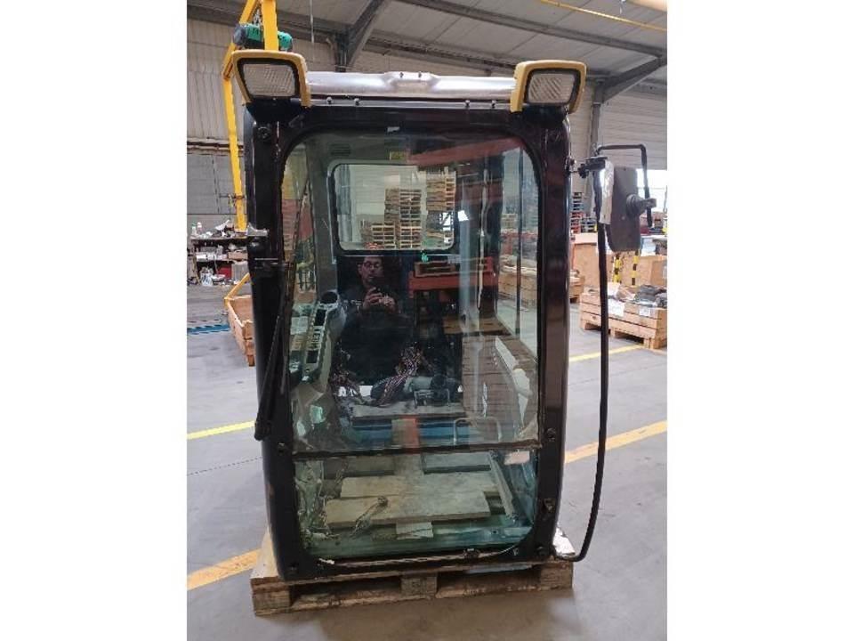 CAT 320DL Vezetőfülke és belső tartozékok