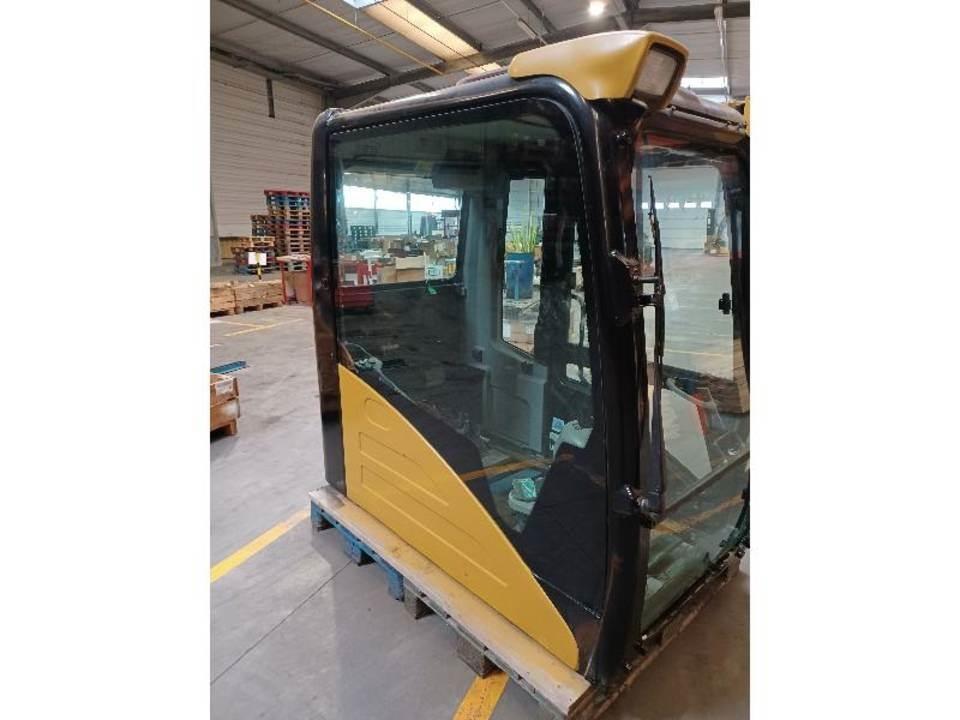 CAT 320DL Vezetőfülke és belső tartozékok