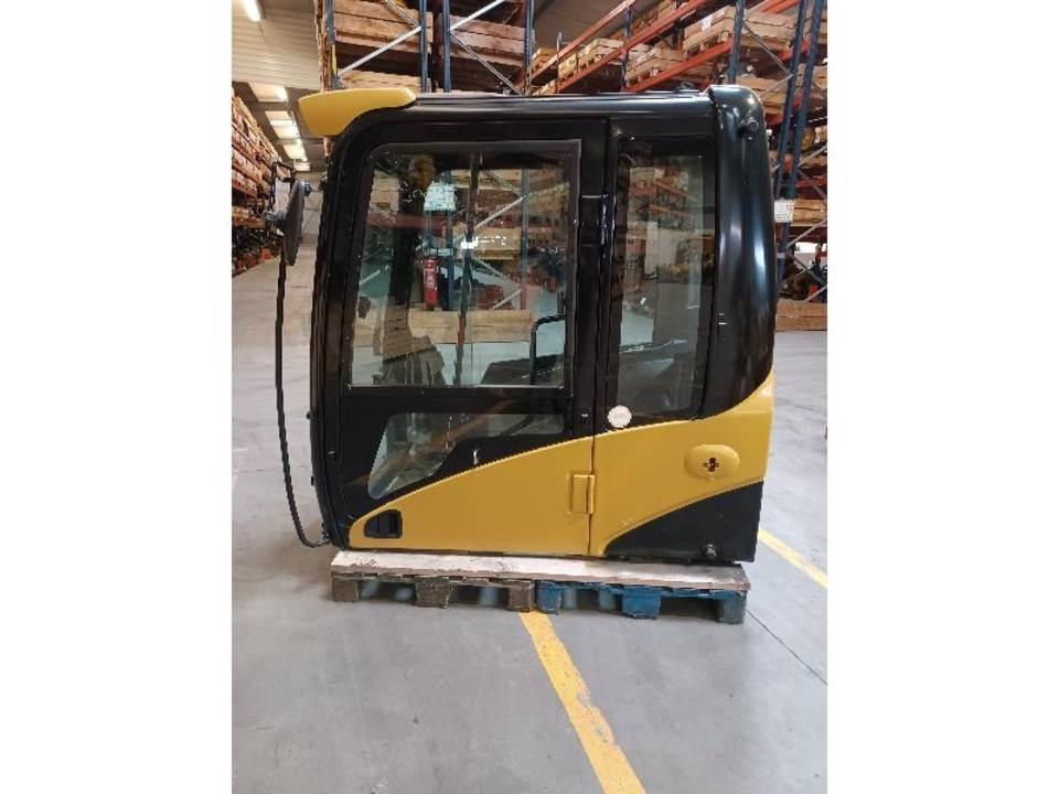 CAT 320DL Vezetőfülke és belső tartozékok