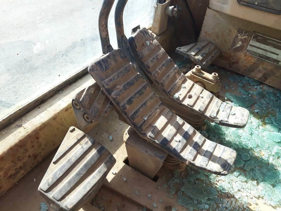 CAT 325LN Vezetőfülke és belső tartozékok