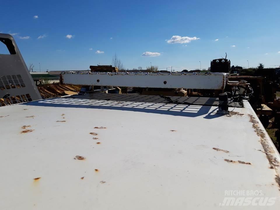 CAT 325LN Vezetőfülke és belső tartozékok