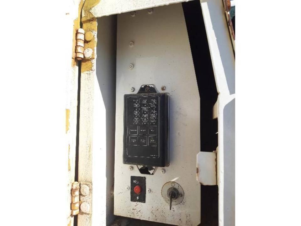 CAT 325LN Vezetőfülke és belső tartozékok