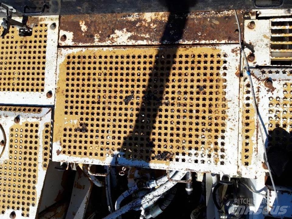 CAT 325LN Vezetőfülke és belső tartozékok