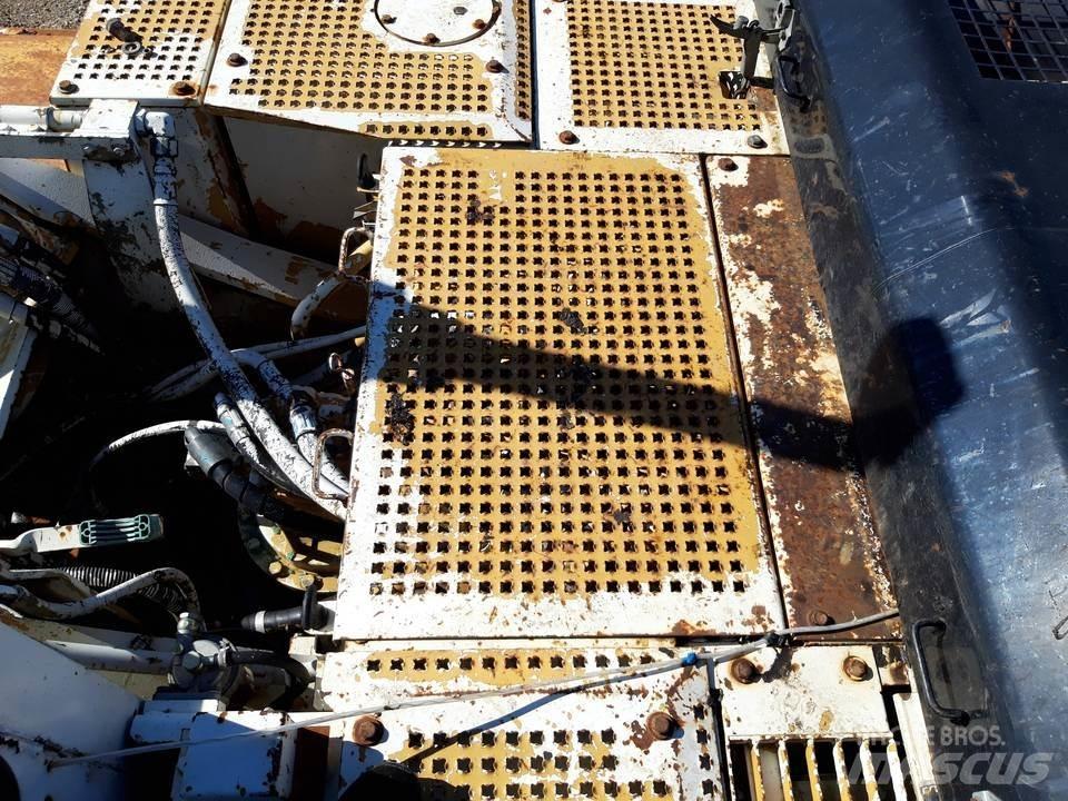 CAT 325LN Vezetőfülke és belső tartozékok