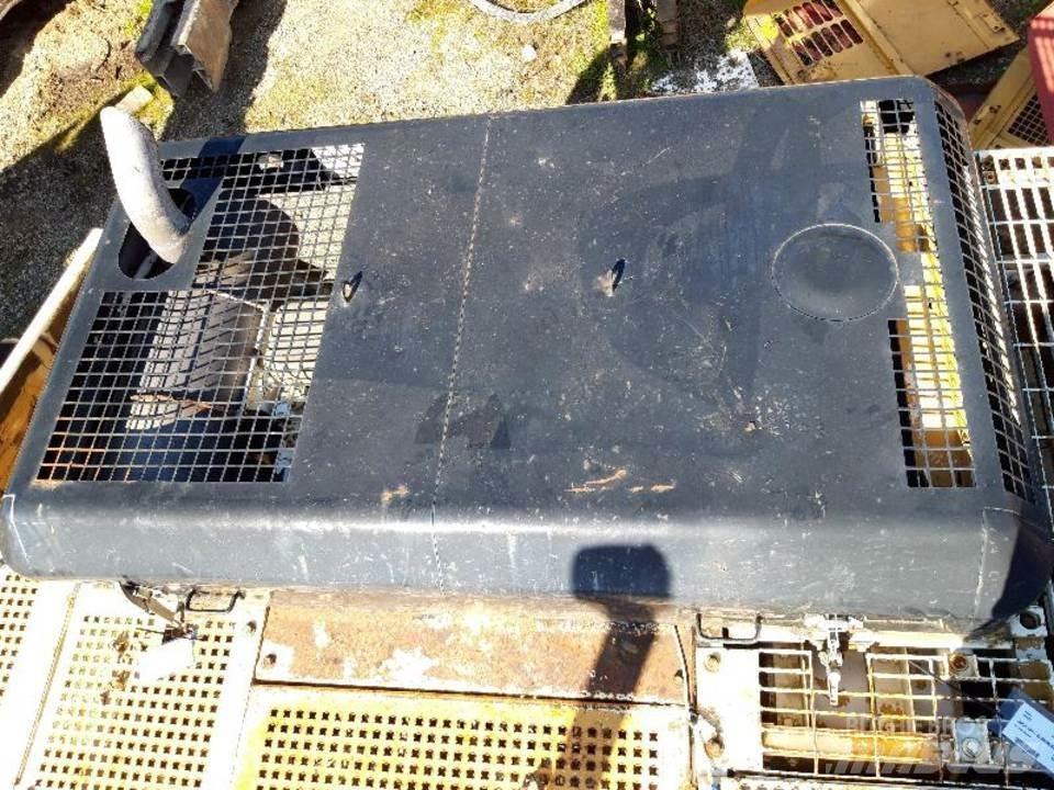 CAT 325LN Vezetőfülke és belső tartozékok