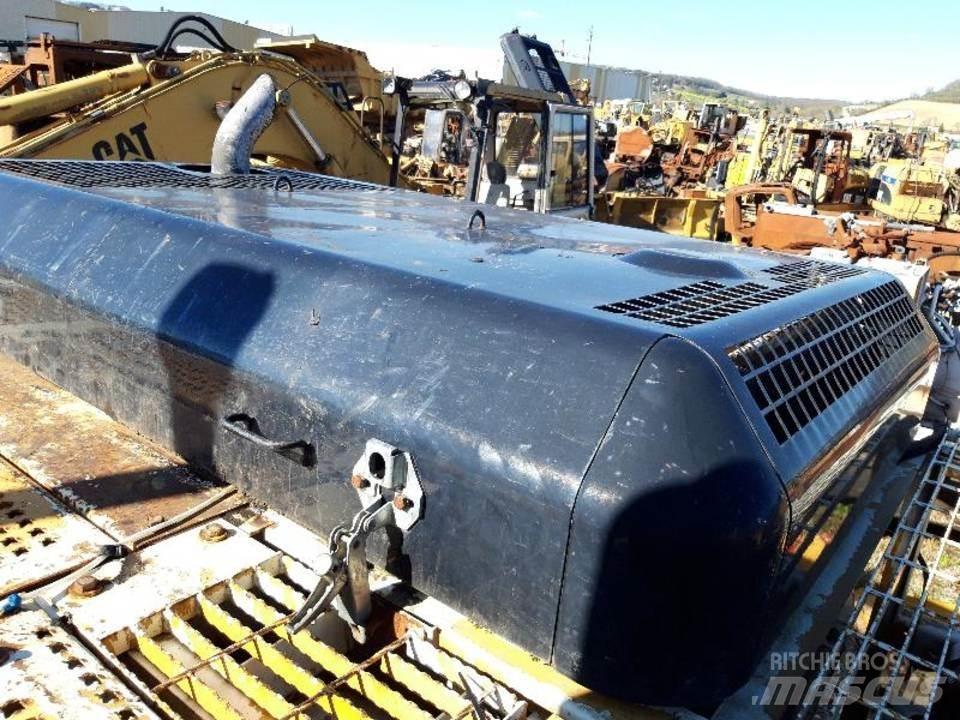 CAT 325LN Vezetőfülke és belső tartozékok