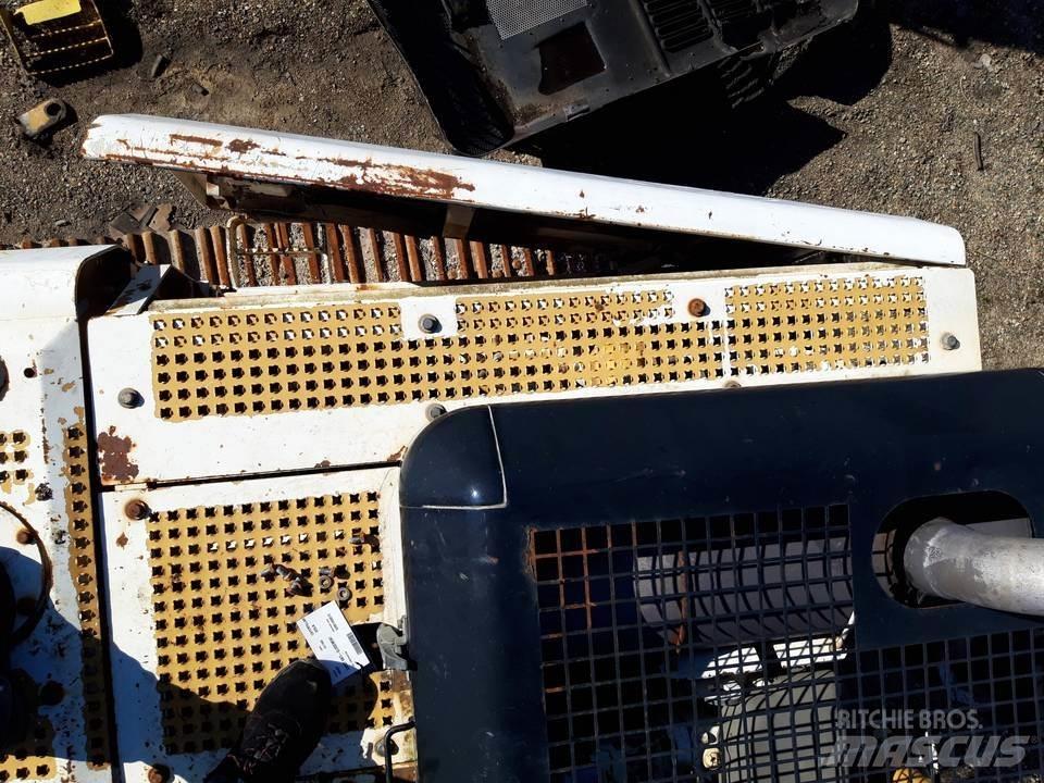 CAT 325LN Vezetőfülke és belső tartozékok