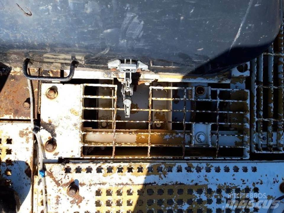 CAT 325LN Vezetőfülke és belső tartozékok