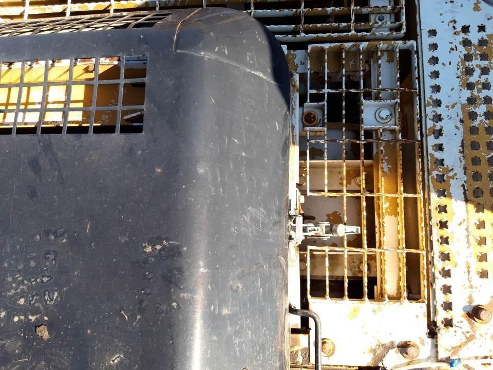 CAT 325LN Vezetőfülke és belső tartozékok
