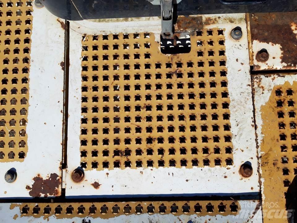 CAT 325LN Vezetőfülke és belső tartozékok