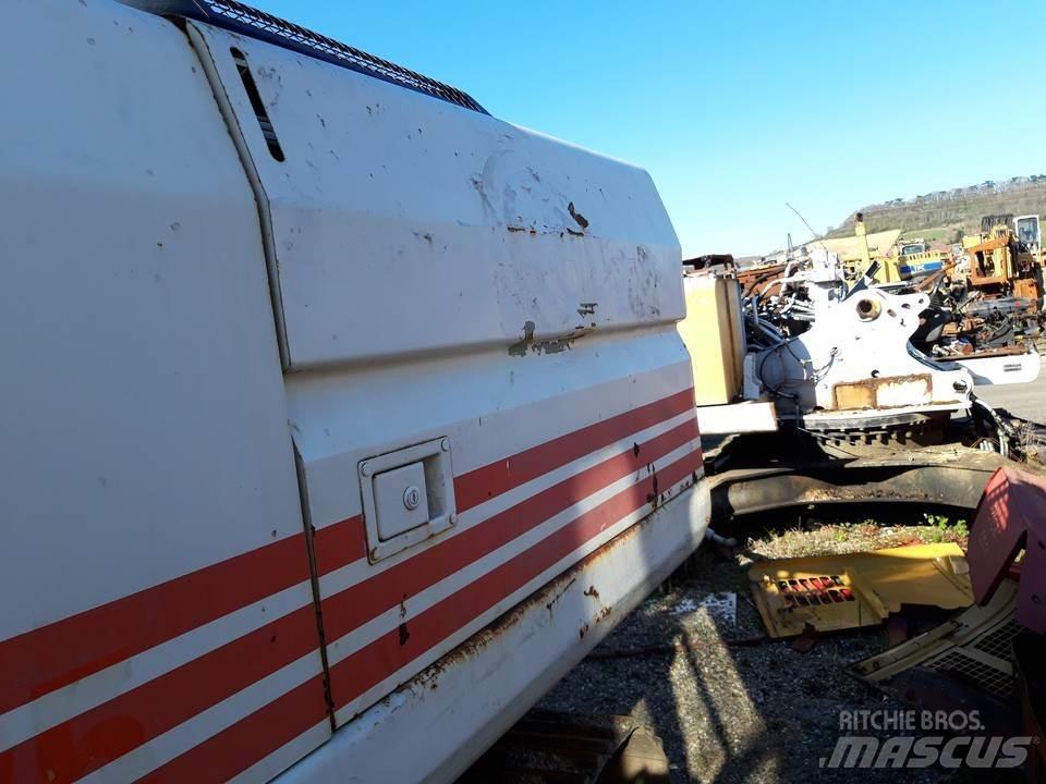 CAT 325LN Vezetőfülke és belső tartozékok