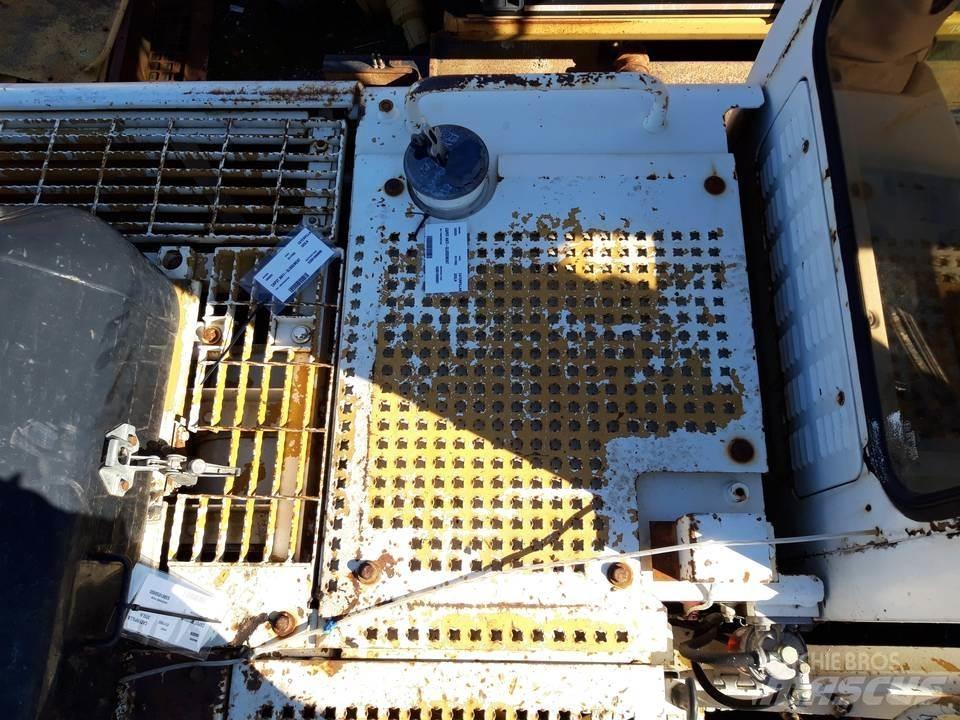 CAT 325LN Vezetőfülke és belső tartozékok