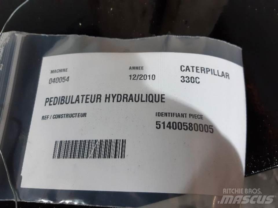 CAT 330C Vezetőfülke és belső tartozékok