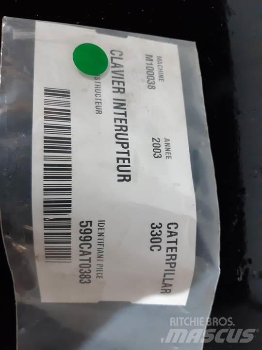 CAT 330C Vezetőfülke és belső tartozékok