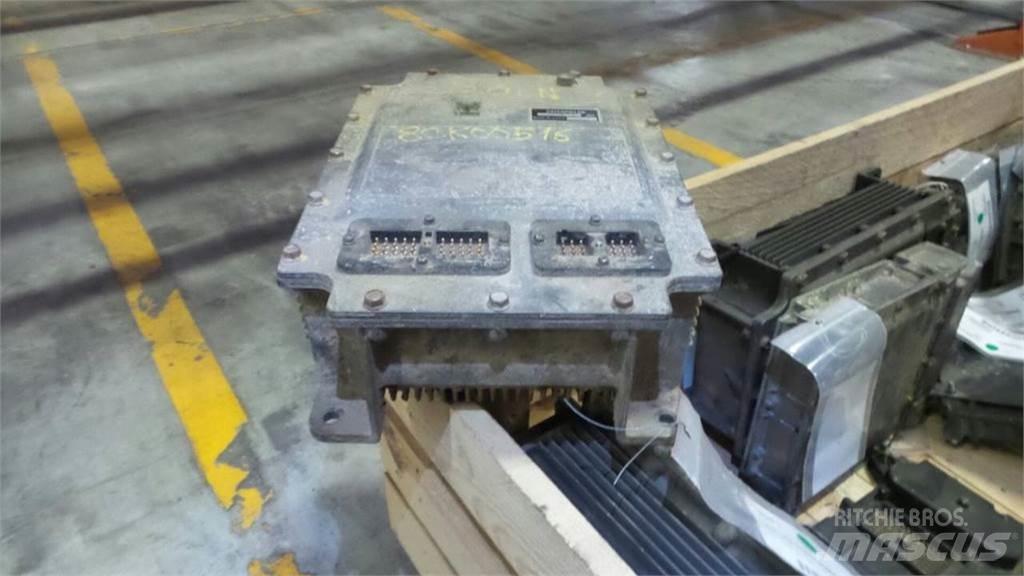 CAT 330L Vezetőfülke és belső tartozékok