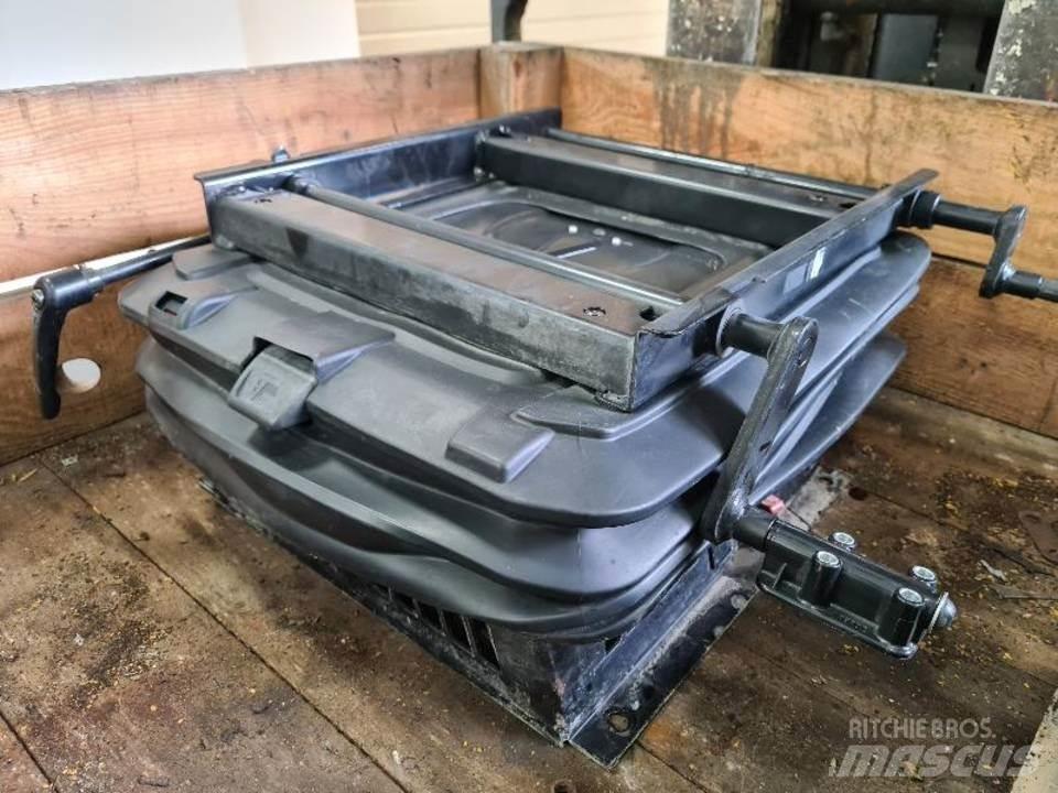 CAT 336DL Vezetőfülke és belső tartozékok