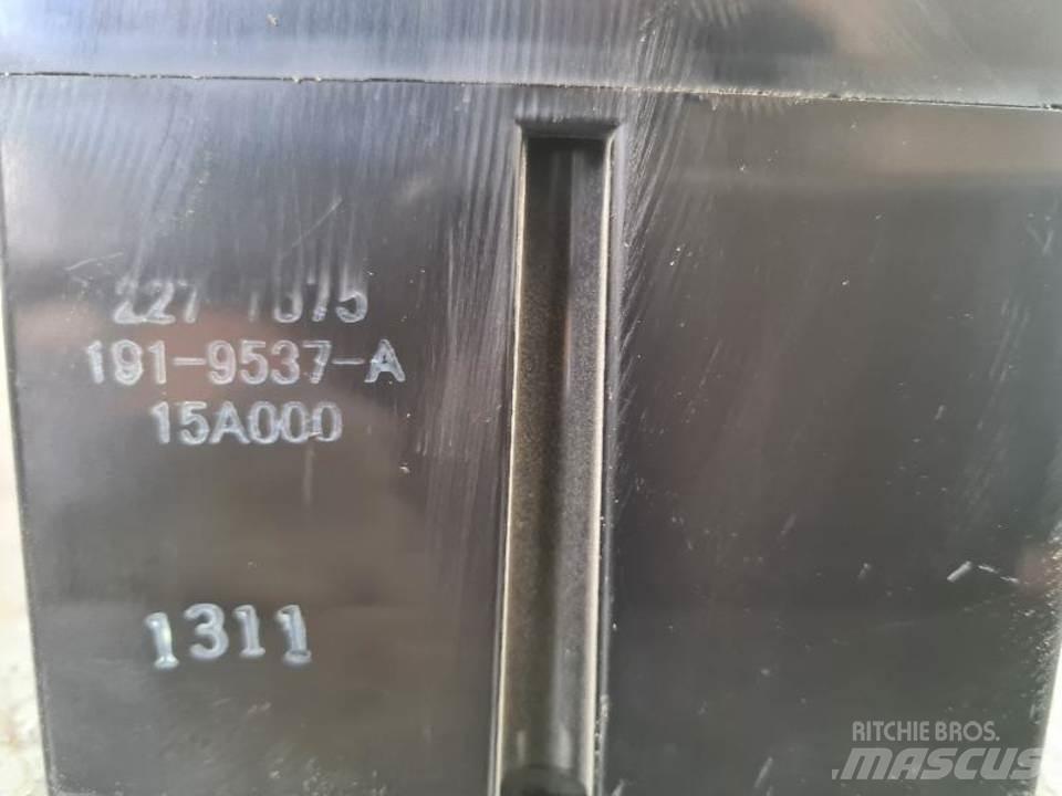 CAT 336DL Vezetőfülke és belső tartozékok