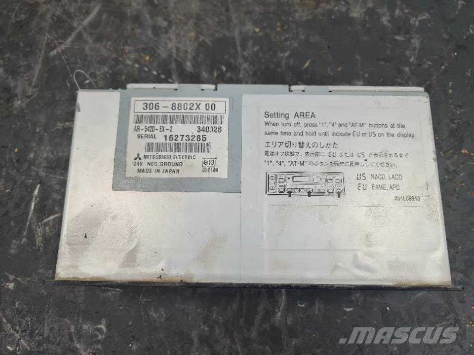 CAT 336DL Vezetőfülke és belső tartozékok