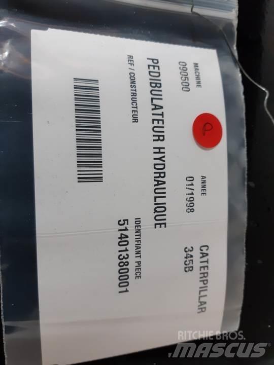 CAT 345B Vezetőfülke és belső tartozékok