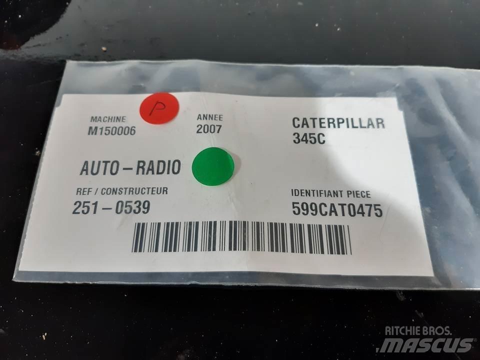 CAT 345C Vezetőfülke és belső tartozékok