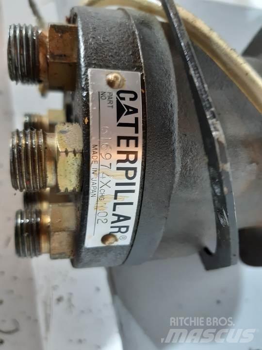 CAT 350 Vezetőfülke és belső tartozékok