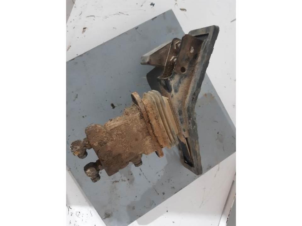 CAT 350 Vezetőfülke és belső tartozékok