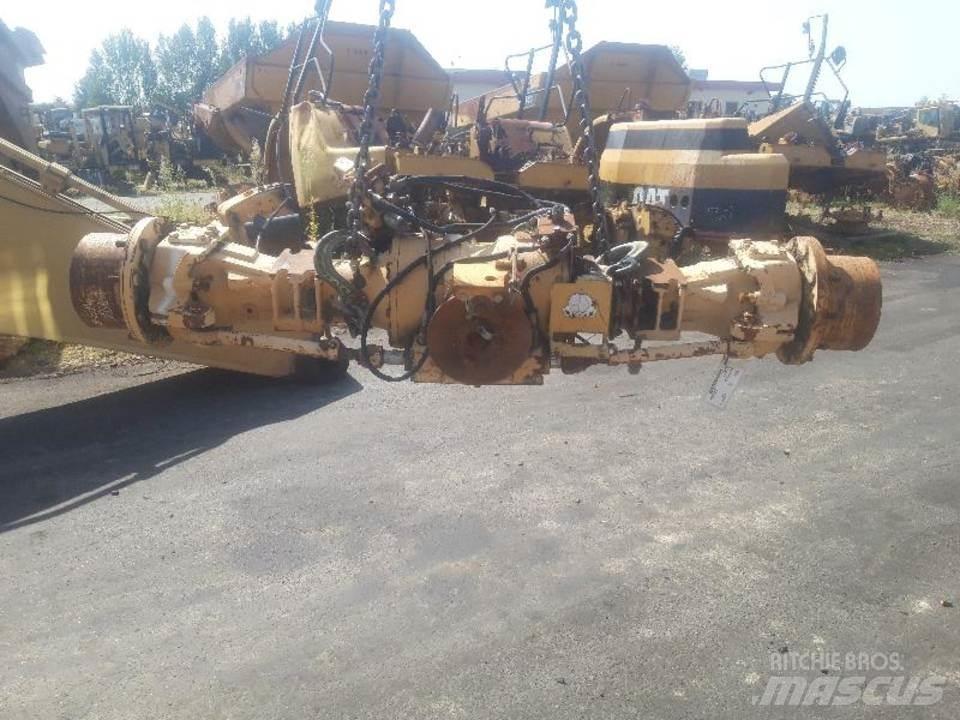 CAT 438B Váltók