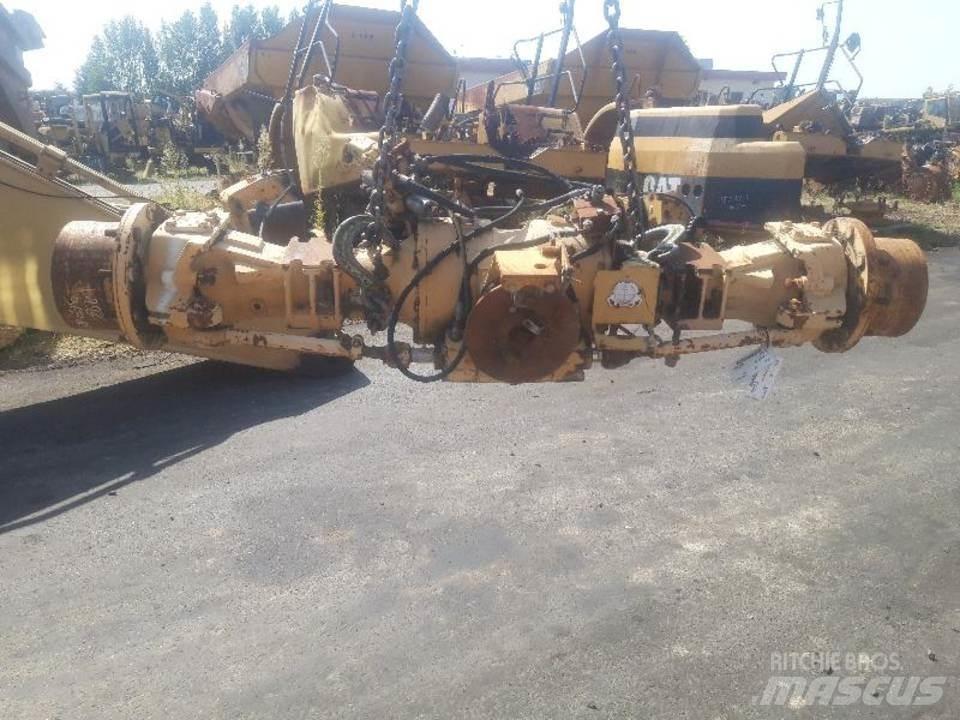 CAT 438B Váltók
