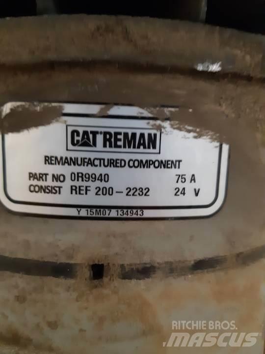 CAT 725 Motorok