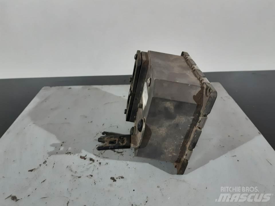 CAT 725 Vezetőfülke és belső tartozékok