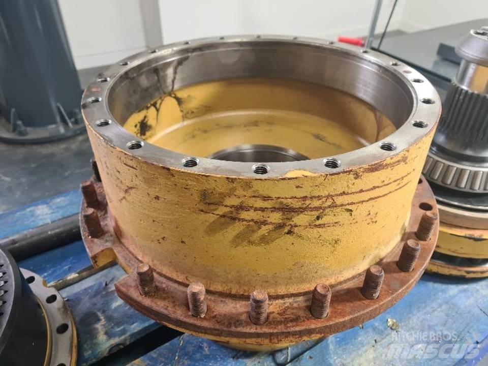 CAT 735 Váltók