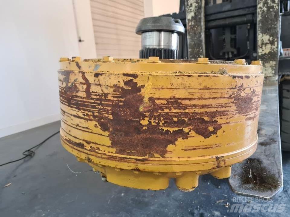 CAT 735 Váltók