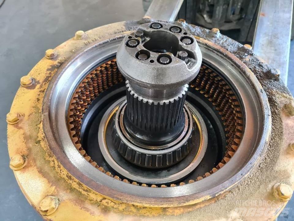 CAT 735 Váltók