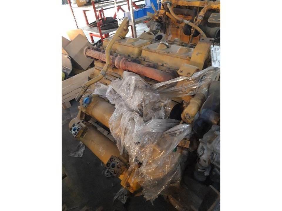 CAT 775B Motorok