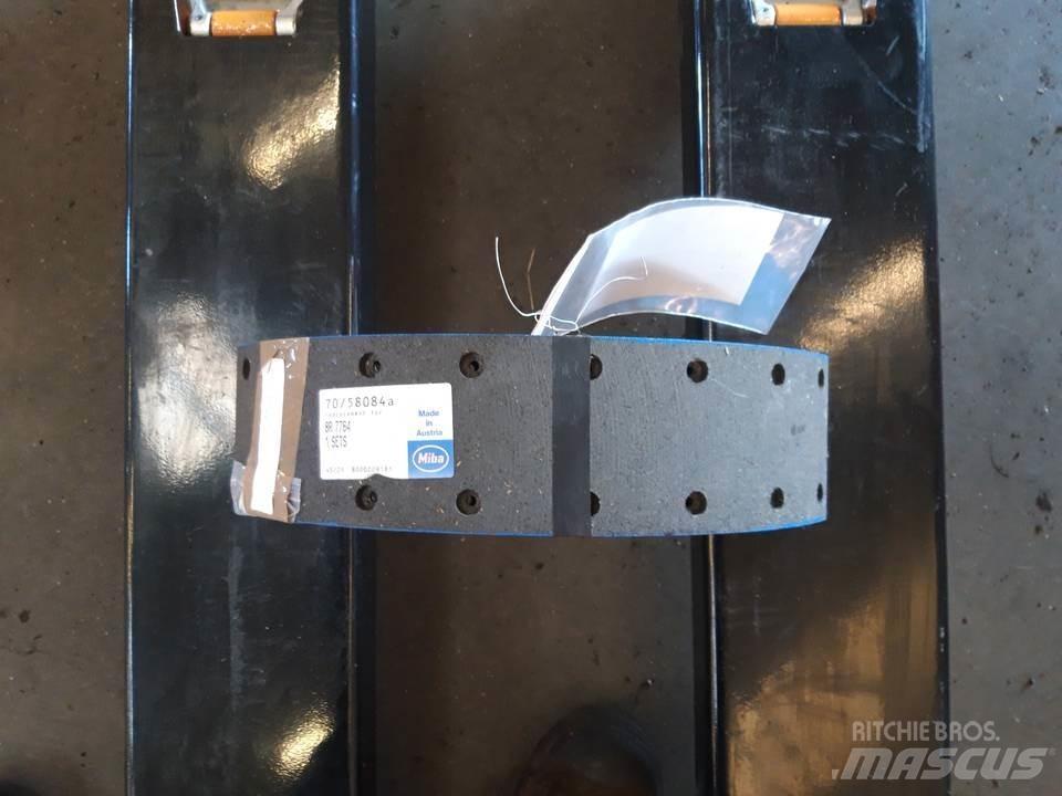CAT 950 Lánctalpak, láncok és futóművek