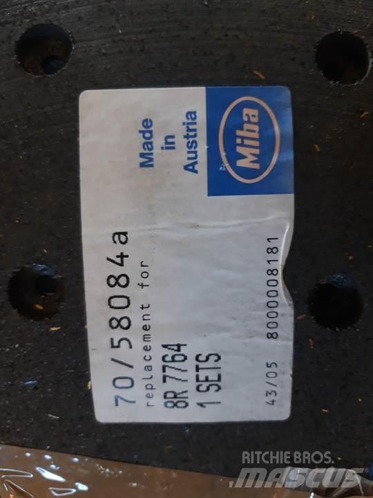 CAT 950 Lánctalpak, láncok és futóművek