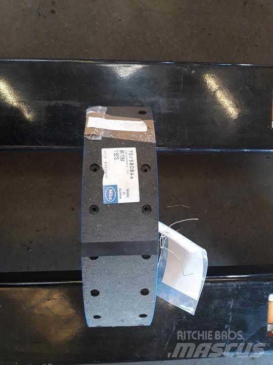 CAT 950 Lánctalpak, láncok és futóművek