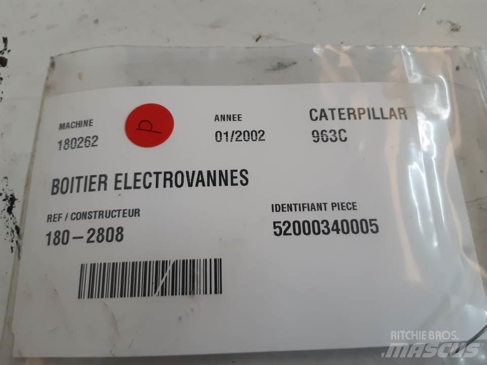 CAT 963C Vezetőfülke és belső tartozékok