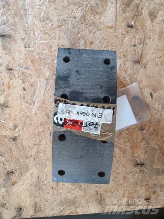 CAT 966C Lánctalpak, láncok és futóművek
