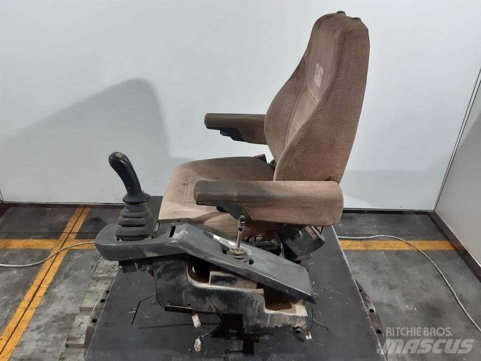 CAT M312 Vezetőfülke és belső tartozékok