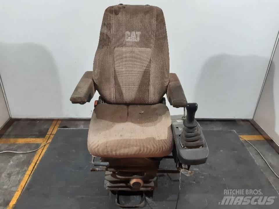 CAT M312 Vezetőfülke és belső tartozékok
