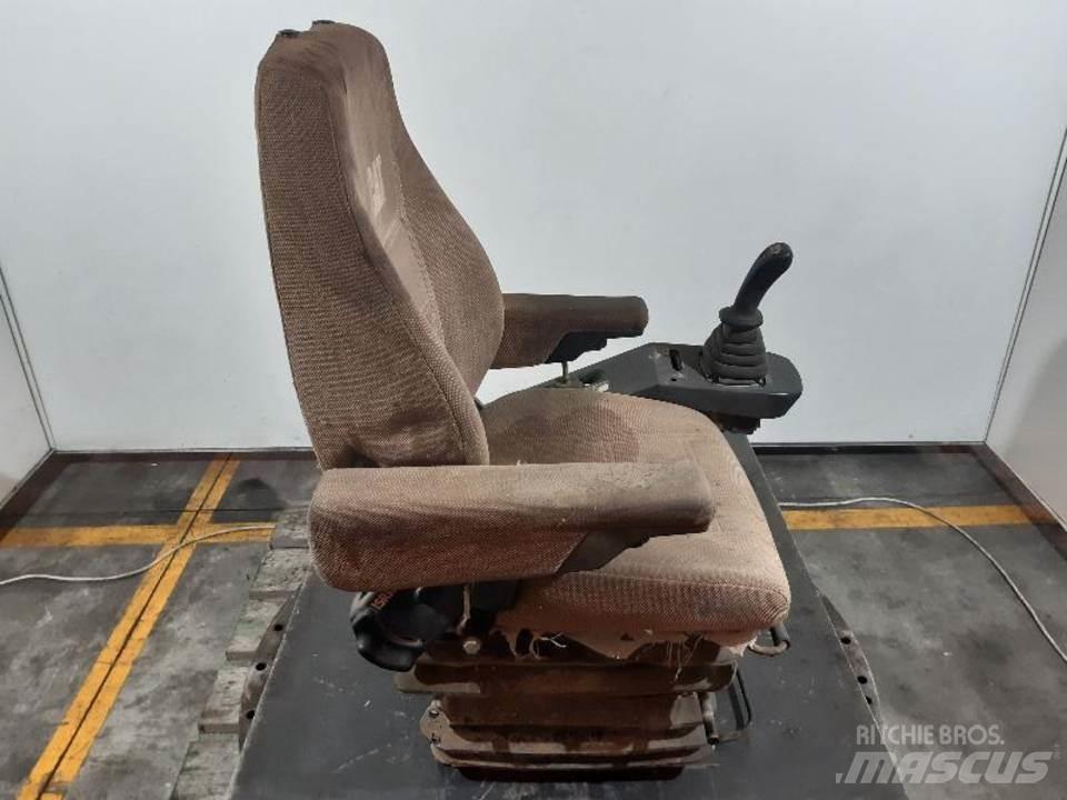CAT M312 Vezetőfülke és belső tartozékok