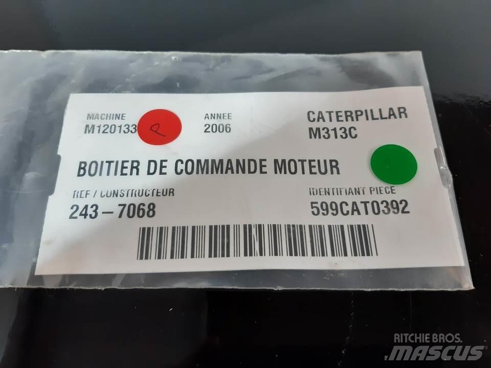 CAT M313C Vezetőfülke és belső tartozékok