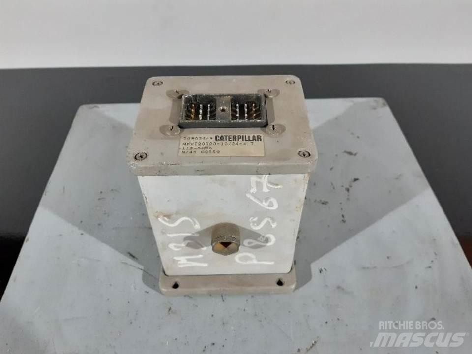 CAT M315 Vezetőfülke és belső tartozékok