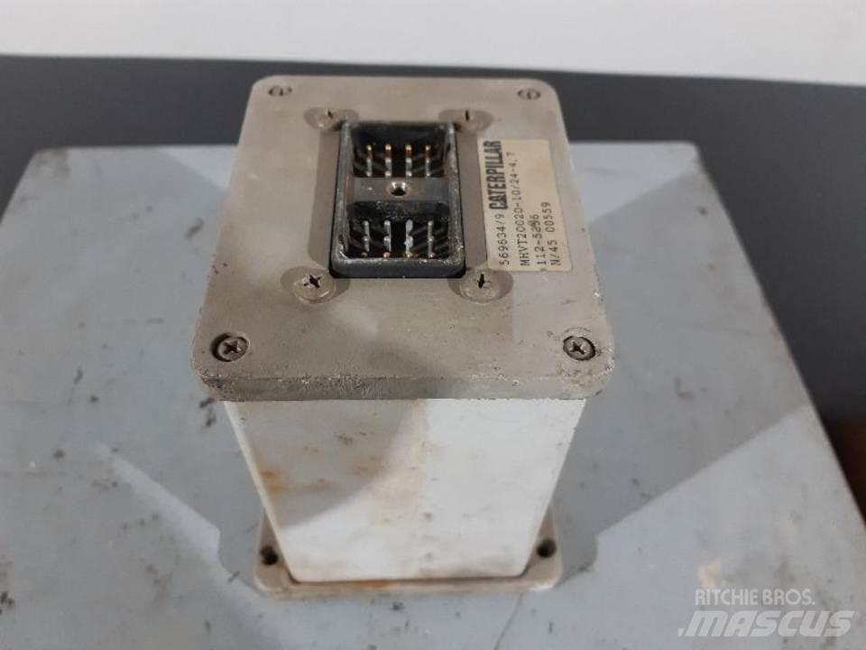 CAT M315 Vezetőfülke és belső tartozékok