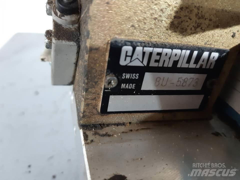CAT M318 Vezetőfülke és belső tartozékok