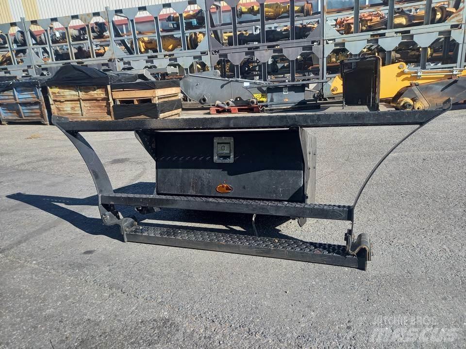 CAT M320F Vezetőfülke és belső tartozékok