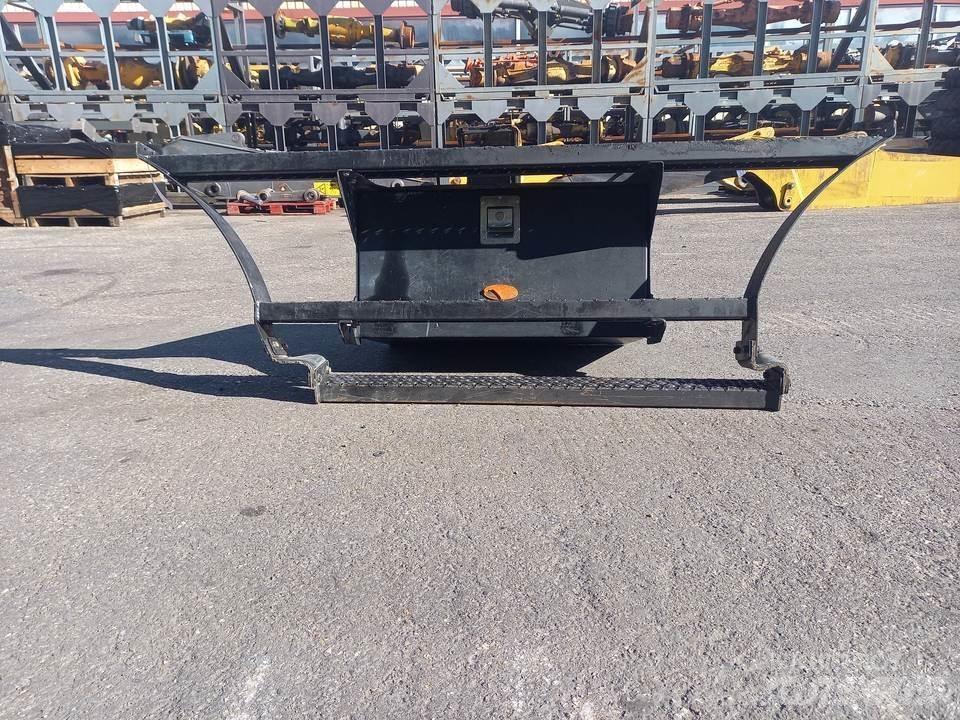 CAT M320F Vezetőfülke és belső tartozékok